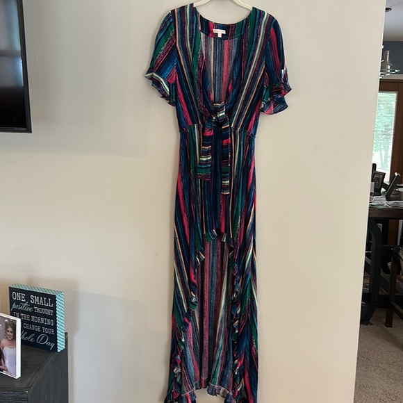 Luxxel Dresses & Skirts - Luxxel stripped high low dress short sleeves Med